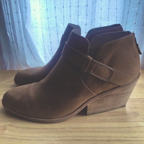 Eileen Fisher tan suede block heel booties - Picture 5 of 7